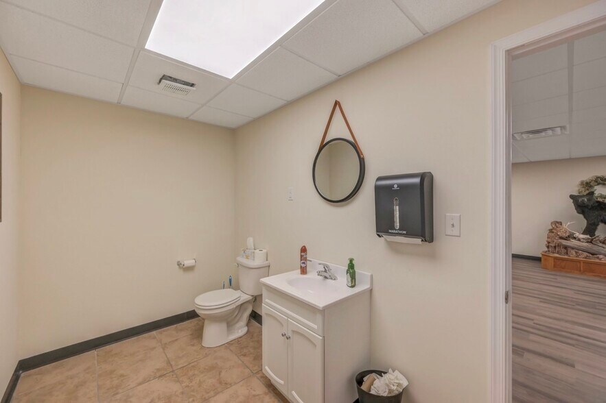 More Photos Of 116-120 Monahan Ave, Dunmore Flex For Lease