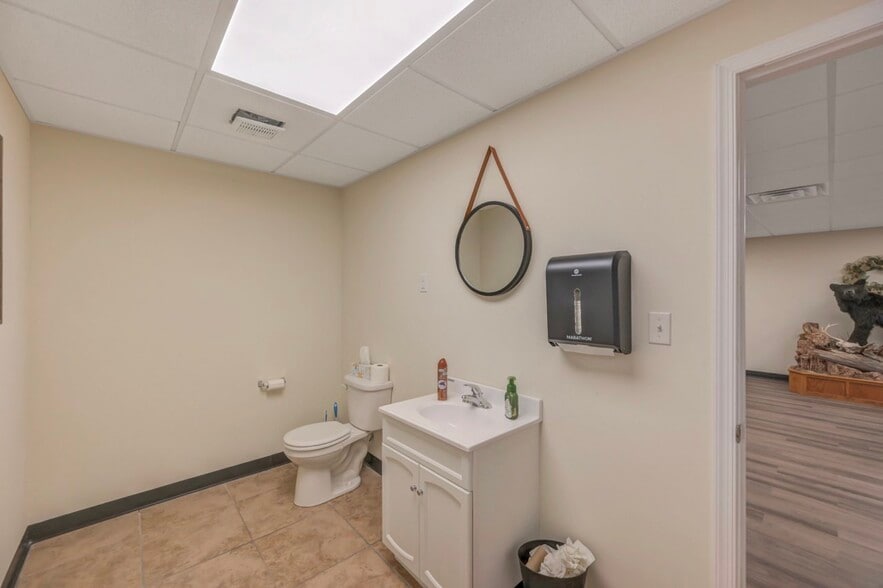 More Photos Of 116-120 Monahan Ave, Dunmore Flex For Lease