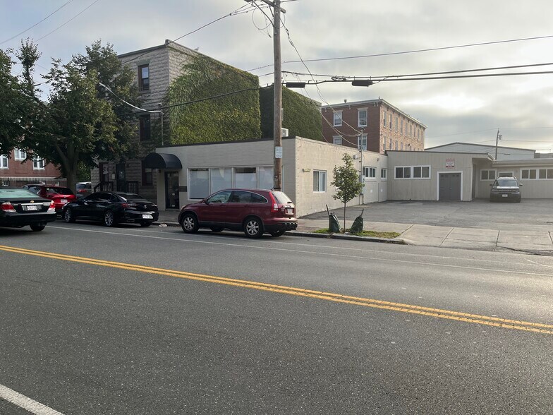 More Photos Of 65 Congress St, Salem Light Manufacturing For Lease
