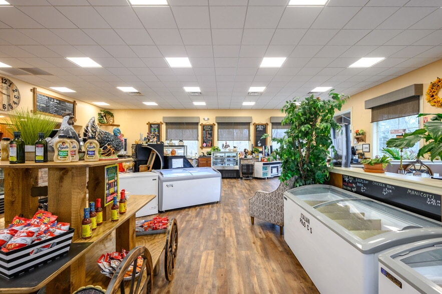 More Photos Of 499 State Rd, Plymouth Restaurant For Sale