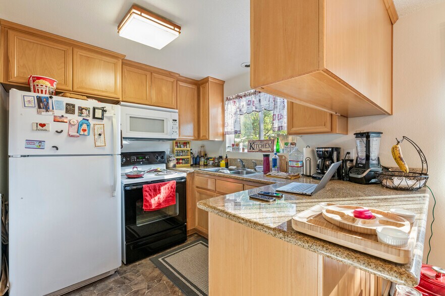 More Photos Of 437 Ash St, Central Point Apartments For Sale