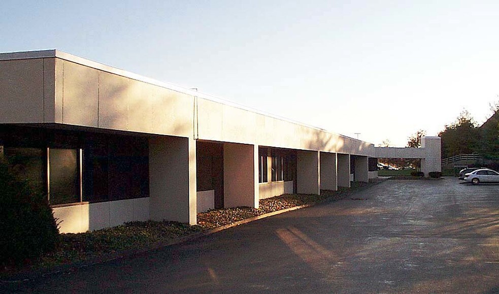 More Photos Of 1700-1748 Gilsinn Ln, Fenton Office For Lease