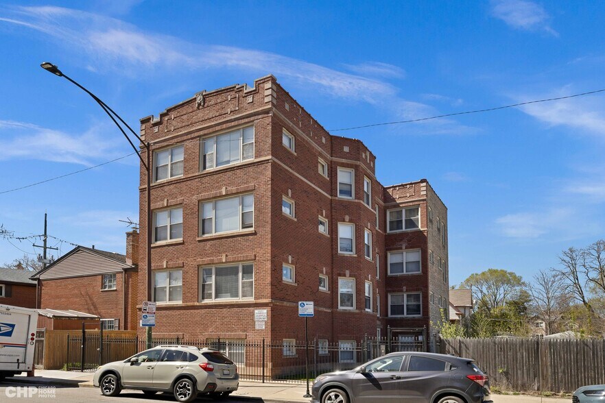 Primary Photo Of 7226 N Rogers Ave, Chicago Apartments For Sale
