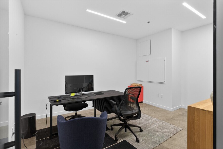 More Photos Of 1322-1326 Obispo Ave, Long Beach Warehouse For Lease