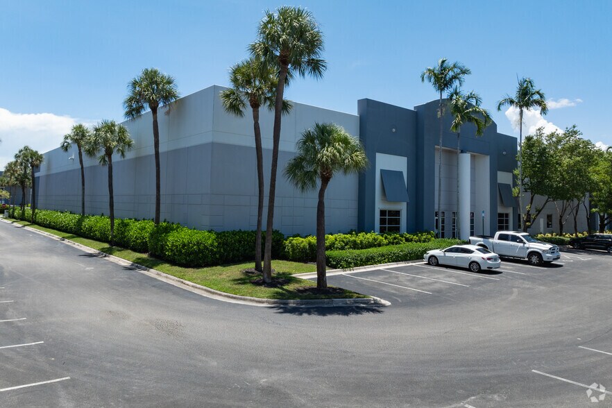 Primary Photo Of 720 S Powerline Rd, Deerfield Beach Warehouse For Lease