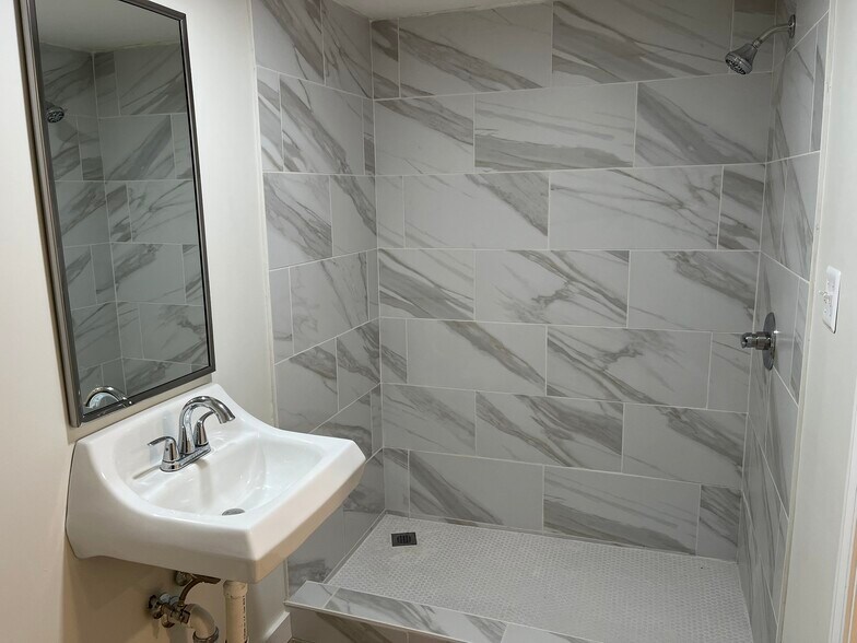 More Photos Of 5 Barney Cir SE, Washington Medical For Lease