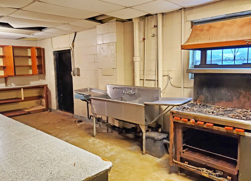 More Photos Of 1840 Thomasville Dr SE, Atlanta Religious Facility For Sale