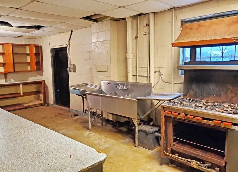 More Photos Of 1840 Thomasville Dr SE, Atlanta Religious Facility For Sale