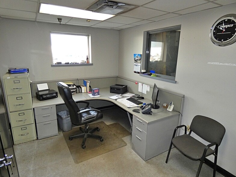 More Photos Of 70 N Gates Ave, Buffalo Truck Terminal For Lease