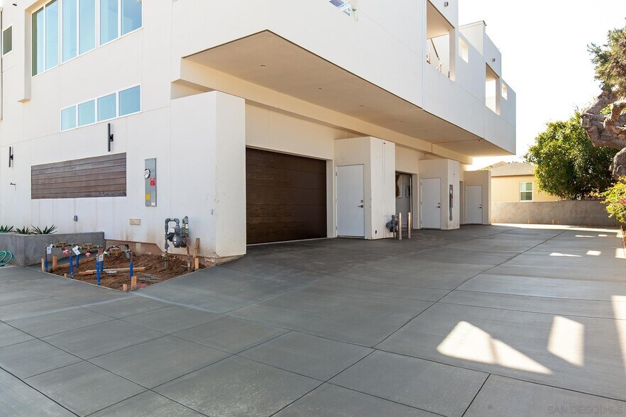More Photos Of 2158 & 2166 Abbott st, San Diego Apartments For Sale