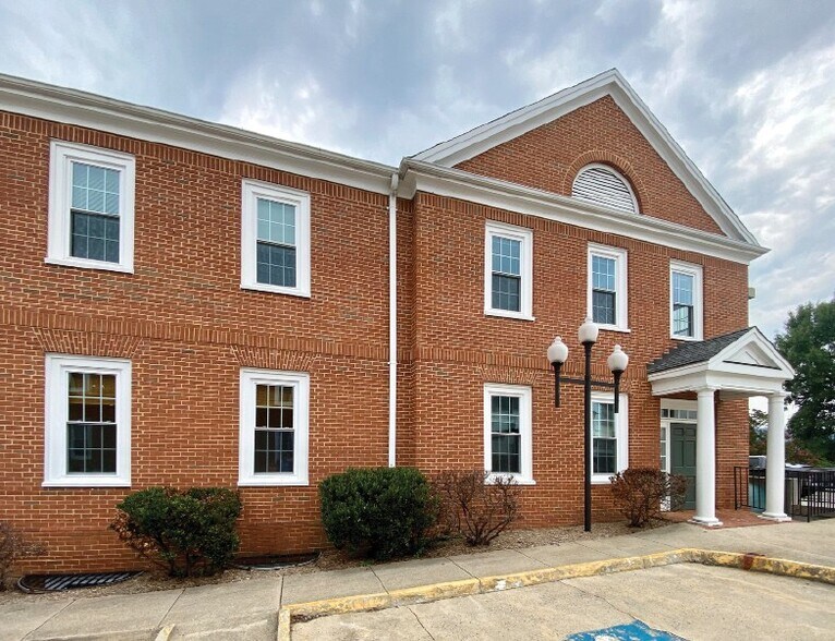 More Photos Of 914 E Jefferson St, Charlottesville Office For Sale