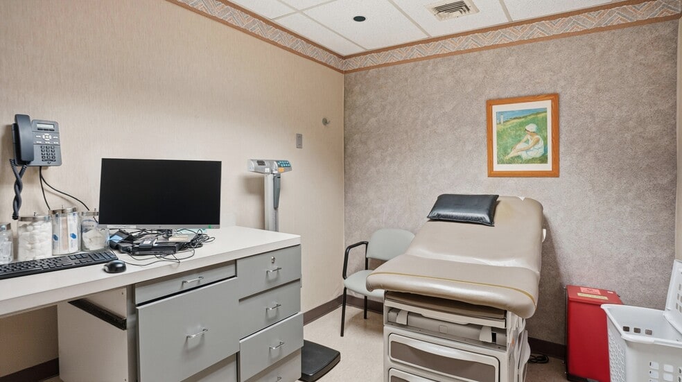 More Photos Of 123 Stewart Ave, Hicksville Medical For Sale