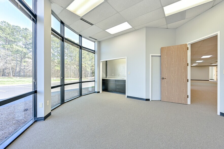 More Photos Of 3100 Breckinridge Blvd, Duluth Unknown For Sale