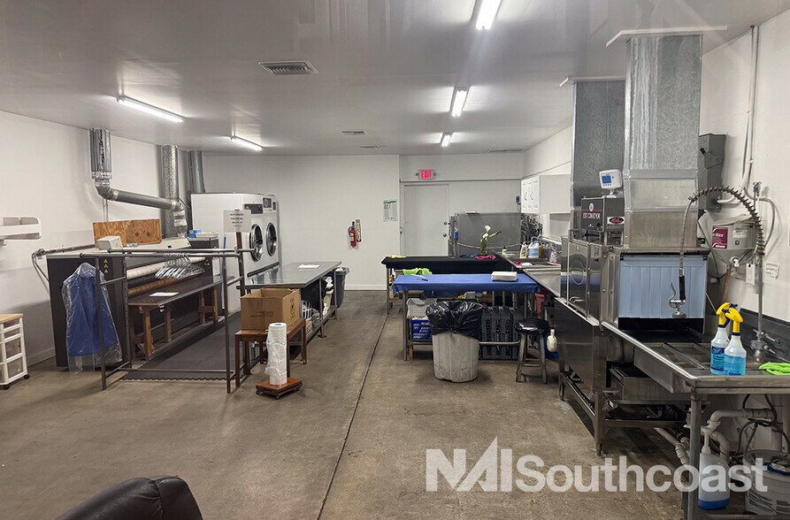 More Photos Of 2928-2934 SE Monroe St, Stuart Warehouse For Lease