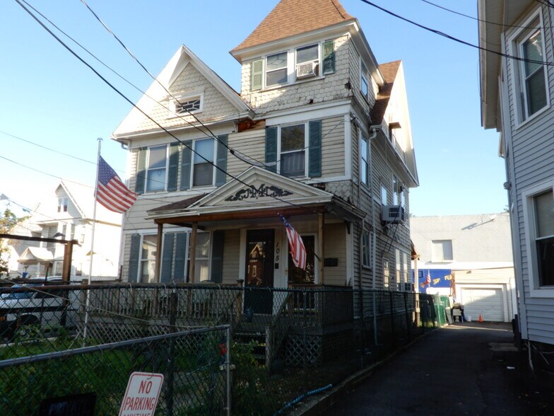 More Photos Of 105 Wood Ave, Bridgeport Light Manufacturing For Sale