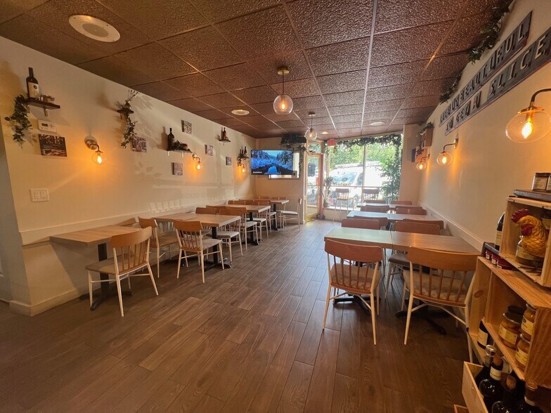 More Photos Of 473-475 Ashford Ave, Ardsley Office For Lease