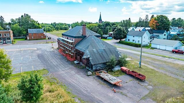 More Photos Of 808 Oak St, Calumet Office For Sale