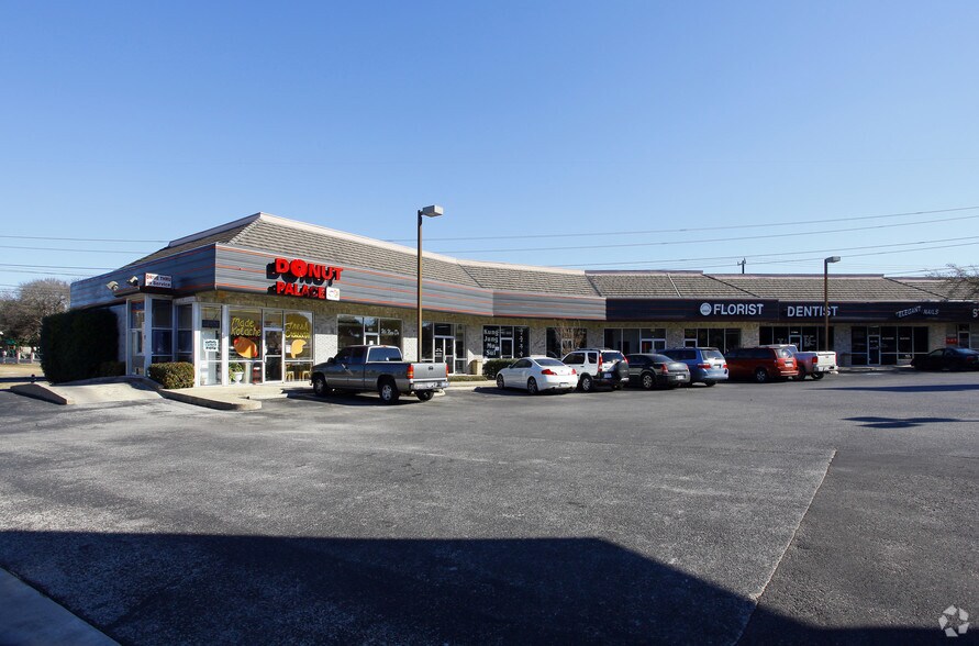 More Photos Of 1583 Thousand Oaks Dr, San Antonio Unknown For Lease