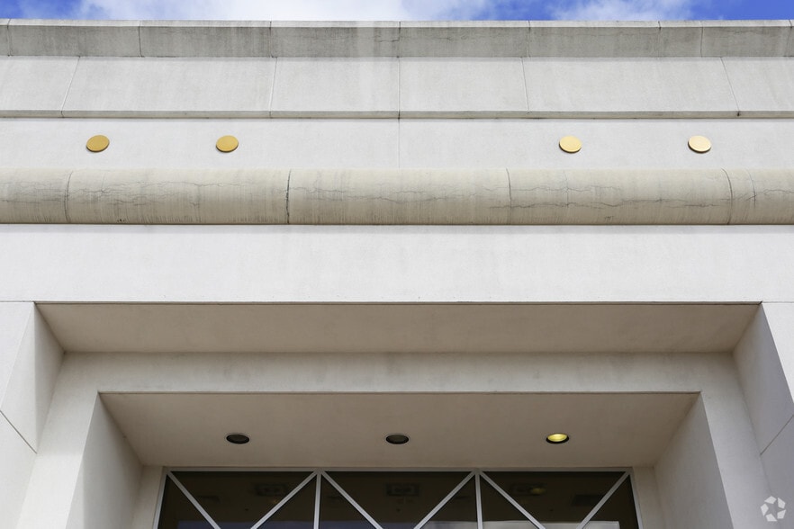 More Photos Of 5600 Harvey St, Muskegon Department Store For Sale