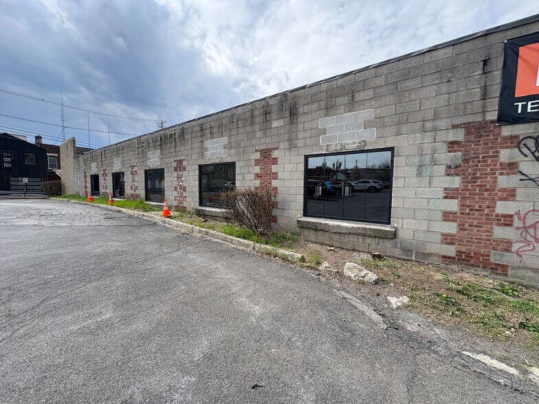 More Photos Of 517-519 Columbia St, Hudson Showroom For Sale