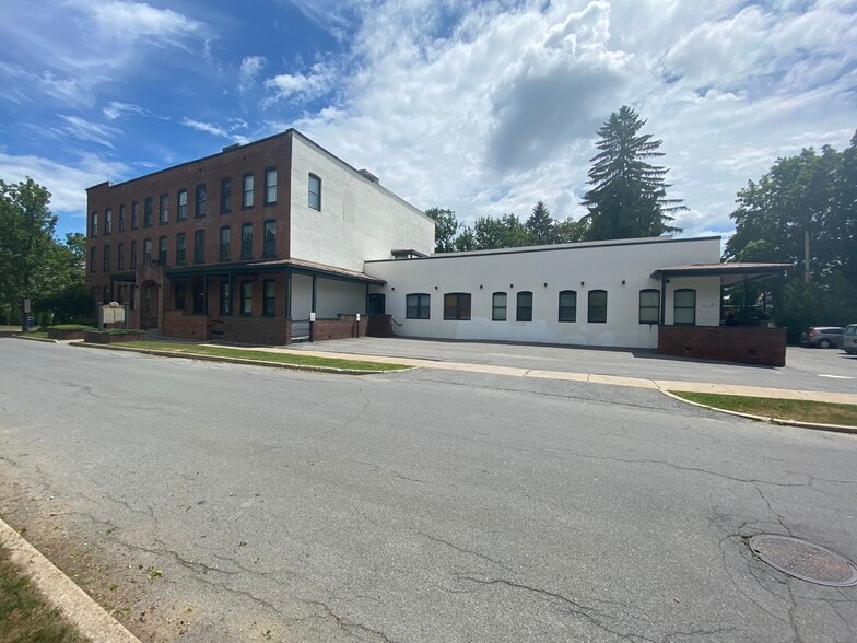 More Photos Of 7 Wells St, Saratoga Springs Loft Creative Space For Lease
