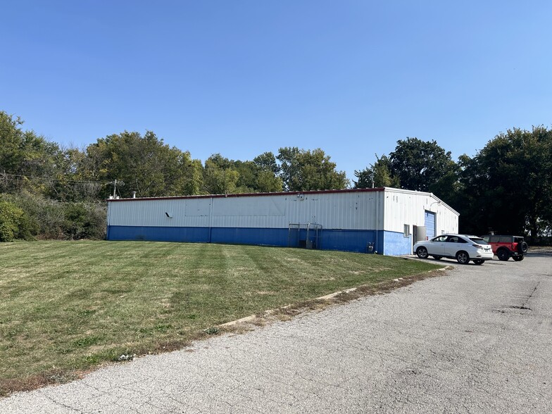 Primary Photo Of 1901 S 291 Hwy, Independence Auto Repair For Sale