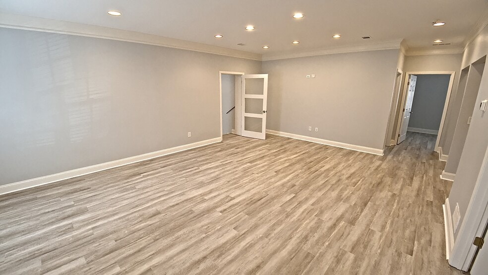 More Photos Of 239-243 River Park North Dr, Woodstock Medical For Sale