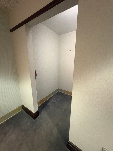 More Photos Of 1130 Vester Ave, Springfield Medical For Lease