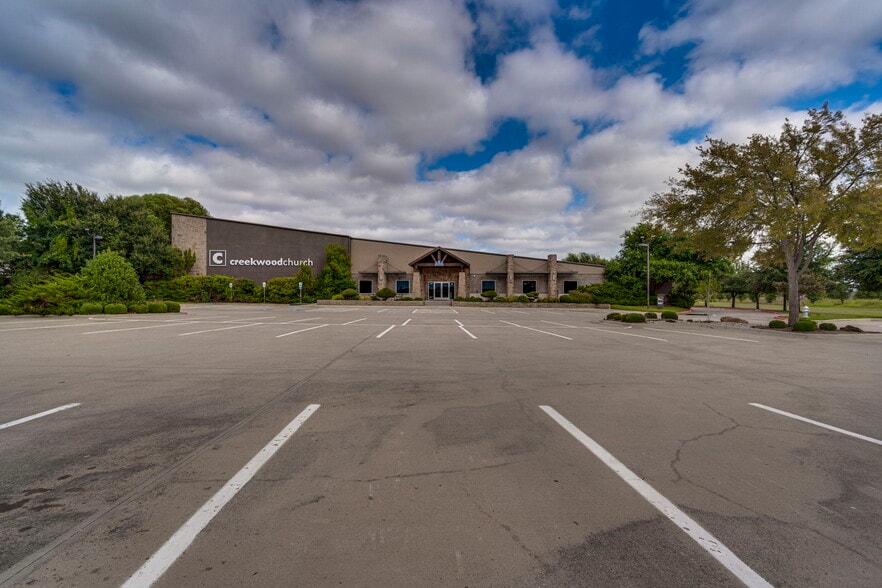 More Photos Of 260 N Miller Rd, Mansfield Religious Facility For Sale