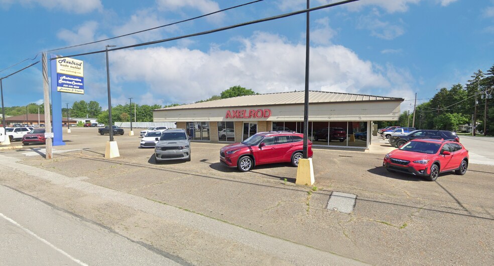 Primary Photo Of 900 Broad St, Wadsworth General Retail For Sale