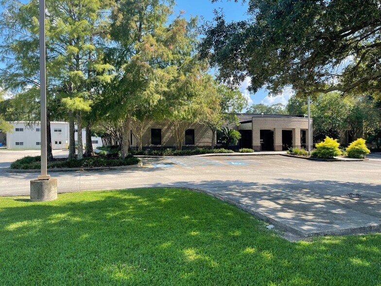 More Photos Of 730 E Kaliste Saloom Rd, Lafayette Distribution For Sale