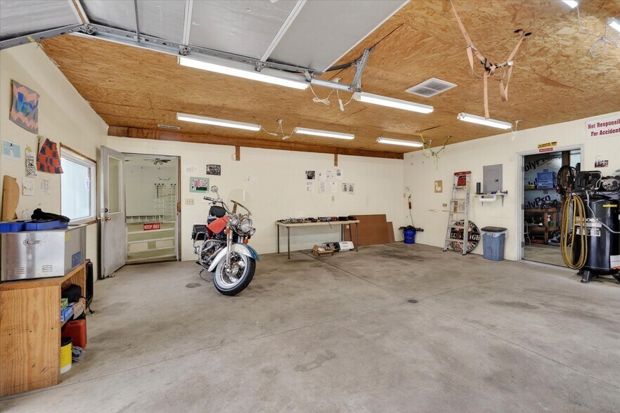 More Photos Of 904 N West St, Hillsboro Land For Sale