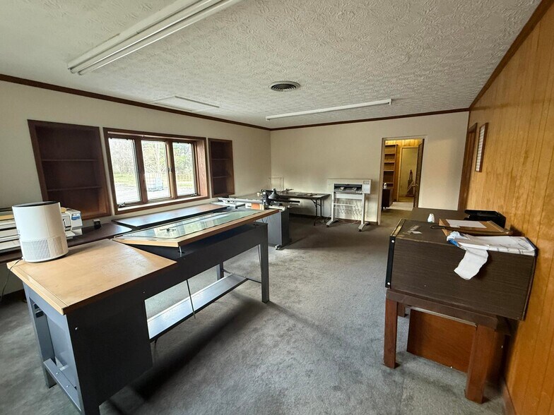 More Photos Of 4348 S Laurel Rd, London Office For Sale