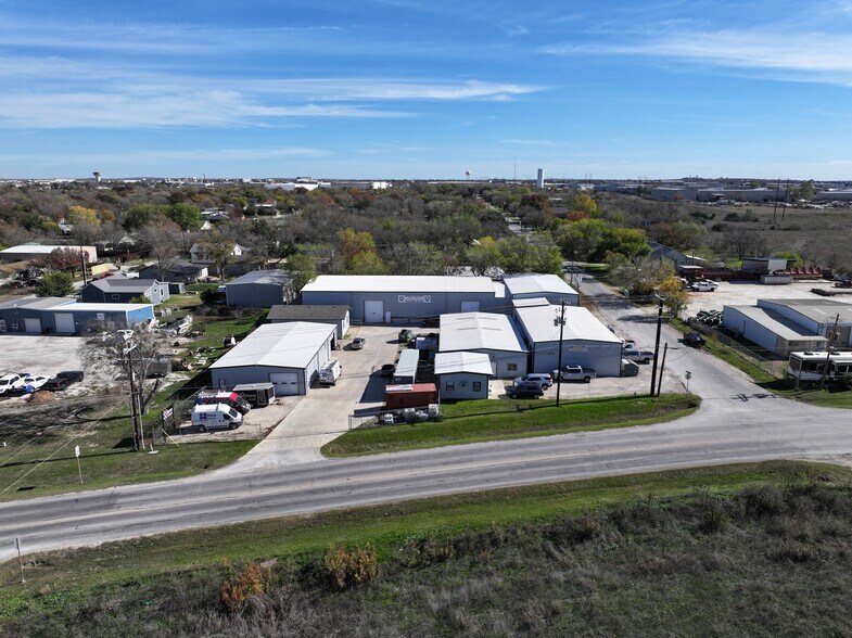 More Photos Of 602 S Loop 4, Buda Warehouse For Lease