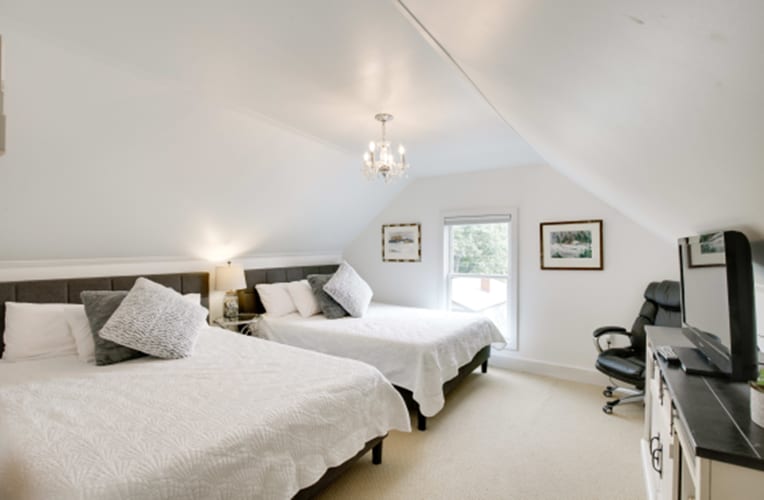 More Photos Of 234 Middle, Falmouth Freestanding For Sale