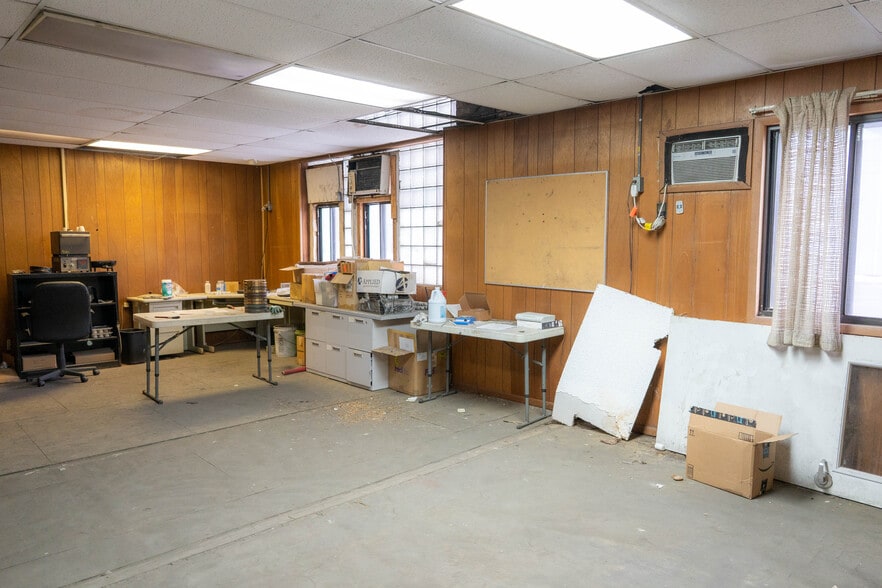 More Photos Of 2424 Columbus Rd, Springfield Warehouse For Sale