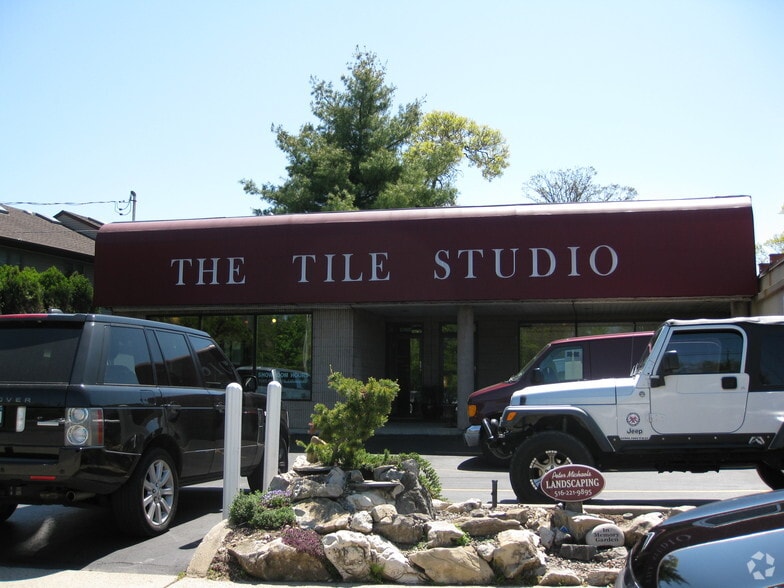 More Photos Of 1 Lansdowne Ave, Merrick General Retail For Lease