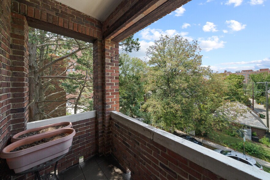 More Photos Of 300A E University Pky, Baltimore Apartments For Sale