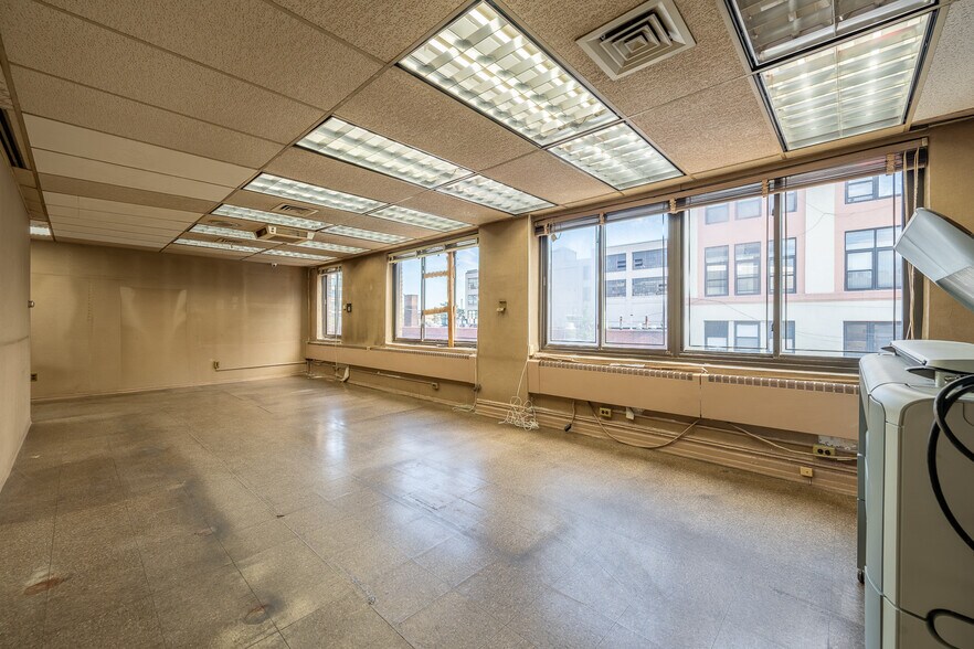 More Photos Of 4332 33rd St, Long Island City Industrial For Sale