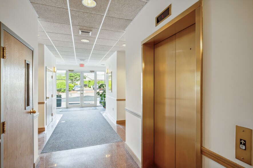 More Photos Of 111 Simsbury Rd, Avon Medical For Lease