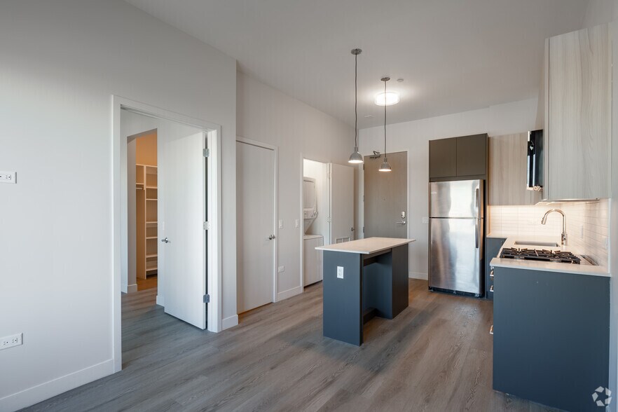 More Photos Of 670 N May St, Chicago Apartments For Lease