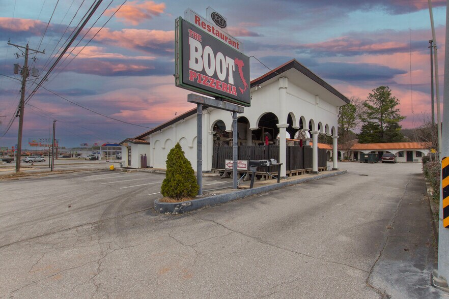 More Photos Of 11505 S Memorial Pky, Huntsville Storefront For Sale