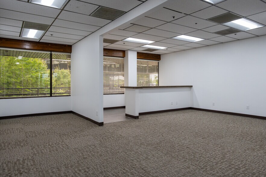 More Photos Of 3434 Truxtun Ave, Bakersfield Office For Lease