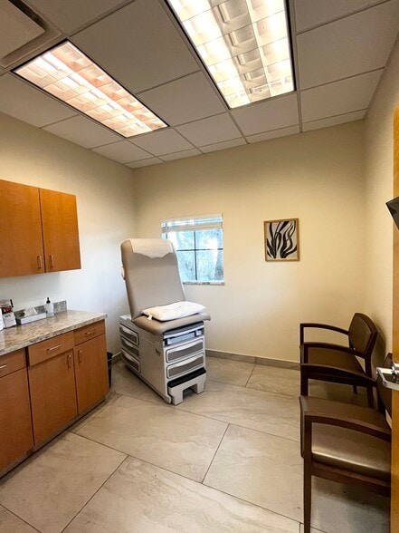 More Photos Of 805 Oakley Seaver Dr, Clermont Medical For Lease
