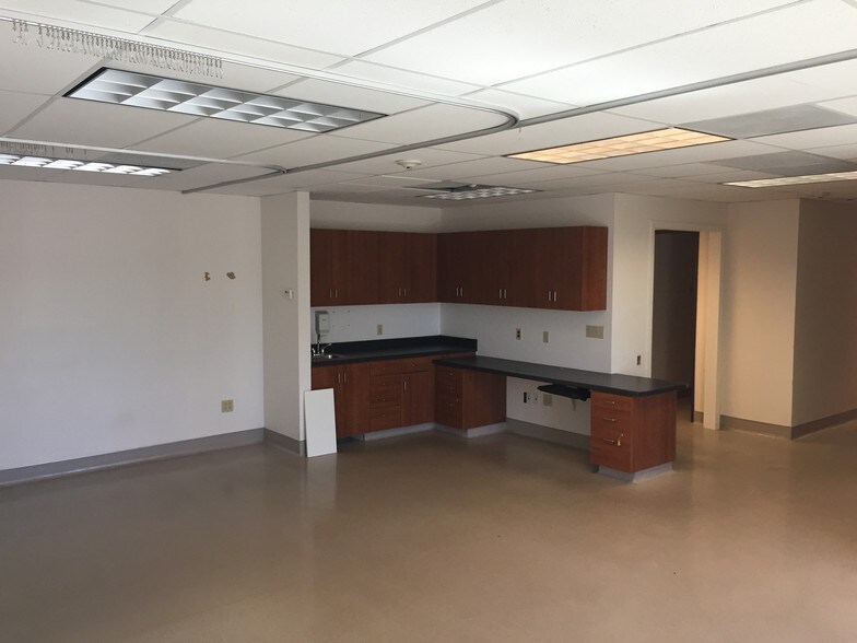 More Photos Of 1041 E Hancock Rd, Bullhead City Medical For Lease