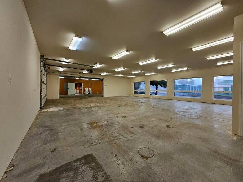 More Photos Of 5125 Wittenberg Ln NE, Salem Medical For Sale