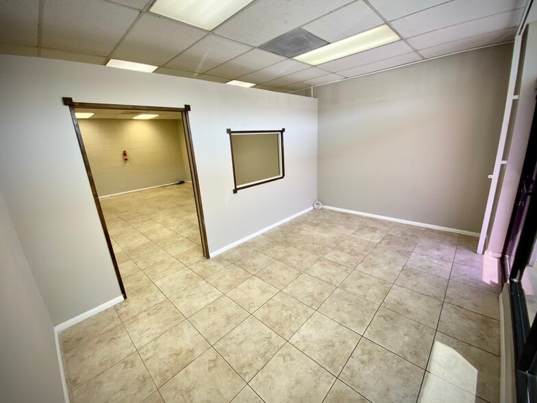 More Photos Of 3857 Foothill Blvd, La Crescenta Unknown For Lease