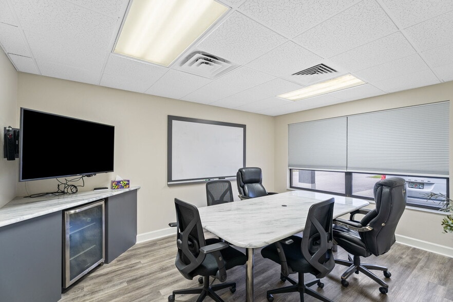 More Photos Of 6241 Arc Way, Fort Myers Office For Sale