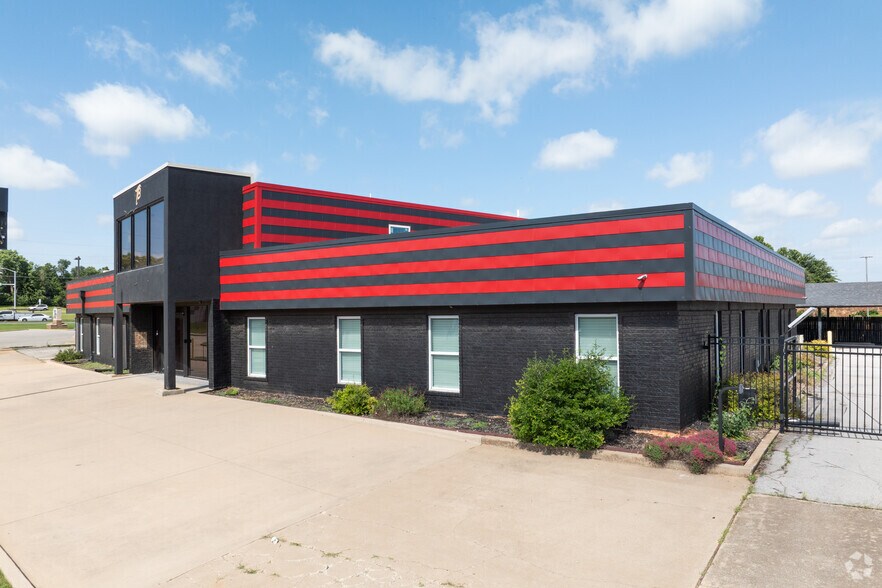 More Photos Of 6001 Nw Expressway, Oklahoma City Office For Sale