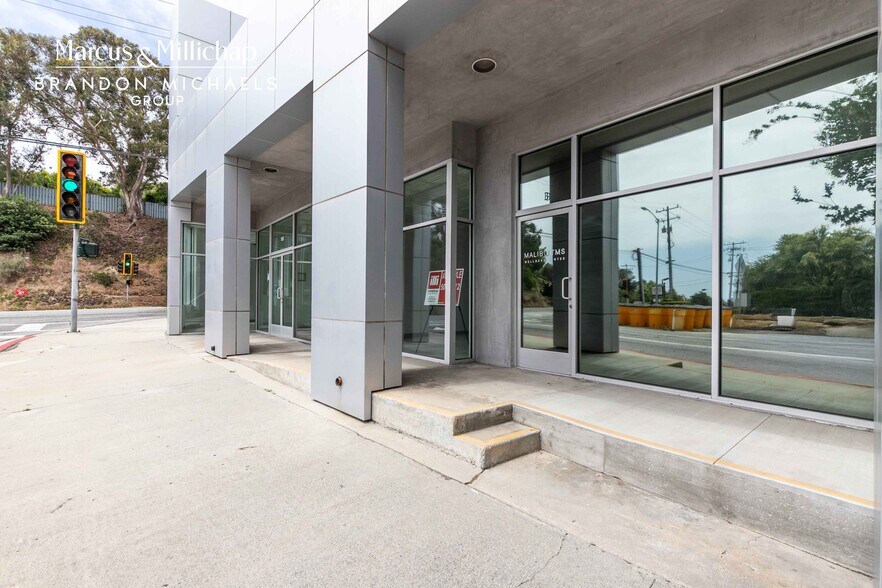 More Photos Of 28955 Pacific Coast Hwy, Malibu Storefront Retail Office For Sale